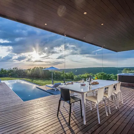 Tilia Villa *